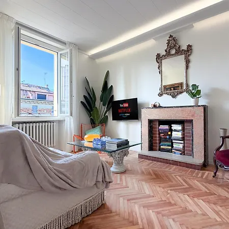 Attico D'autore In Piazza Con Vista Ghirlandina Apartament