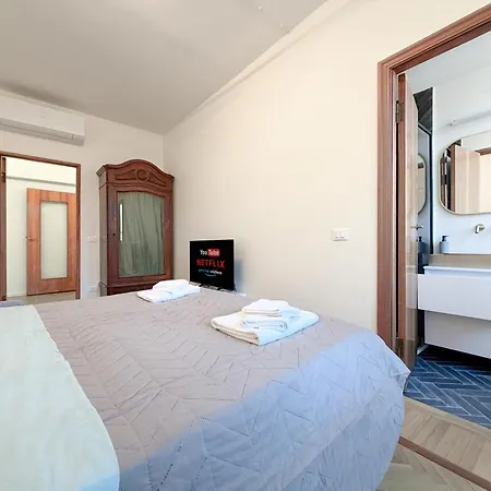 Attico D'autore In Piazza Con Vista Ghirlandina 公寓 *