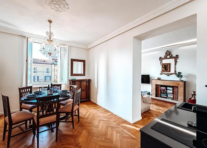 Apartament Attico D'autore In Piazza Con Vista Ghirlandina Modena