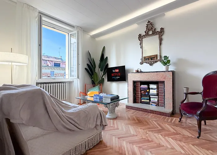 Attico D'autore In Piazza Con Vista Ghirlandina Apartament