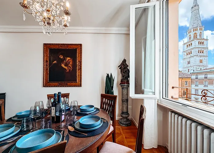 Attico D'autore In Piazza Con Vista Ghirlandina Apartament Modena