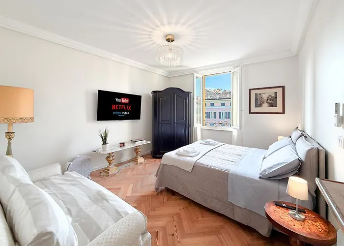 Attico D'autore In Piazza Con Vista Ghirlandina Modena