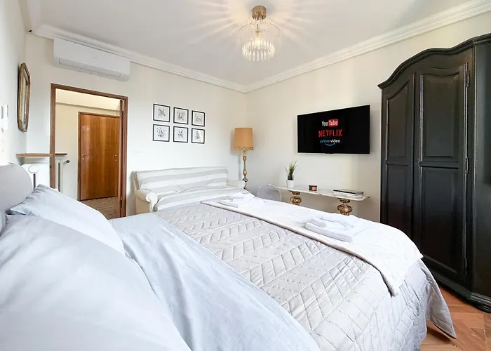 Attico D'autore In Piazza Con Vista Ghirlandina