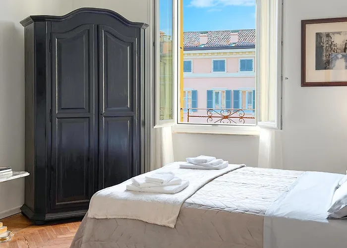 Attico D'autore In Piazza Con Vista Ghirlandina Apartament Modena