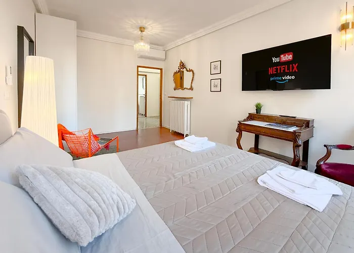 Attico D'autore In Piazza Con Vista Ghirlandina * Modena