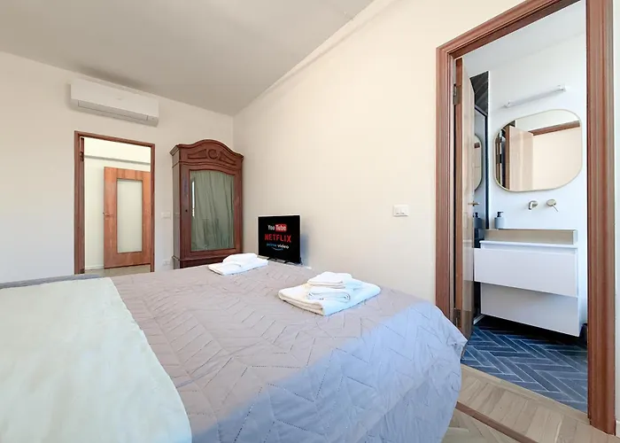 Attico D'autore In Piazza Con Vista Ghirlandina Apartament *