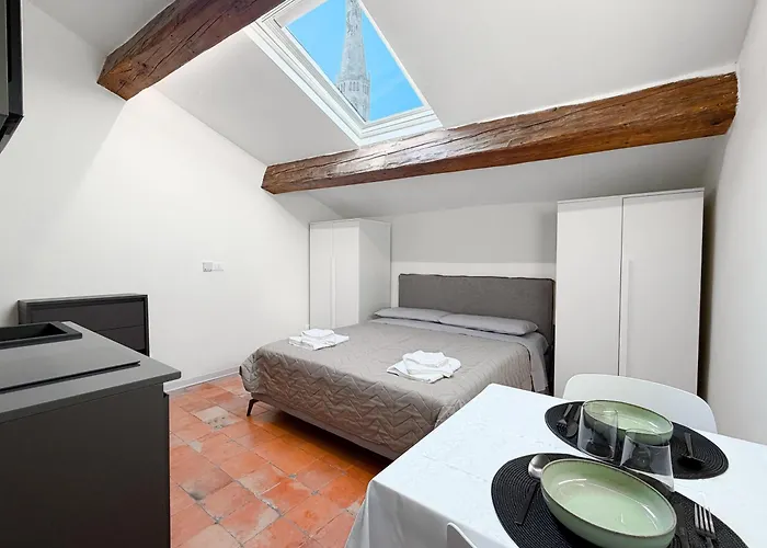 Apartament Attico D'autore In Piazza Con Vista Ghirlandina